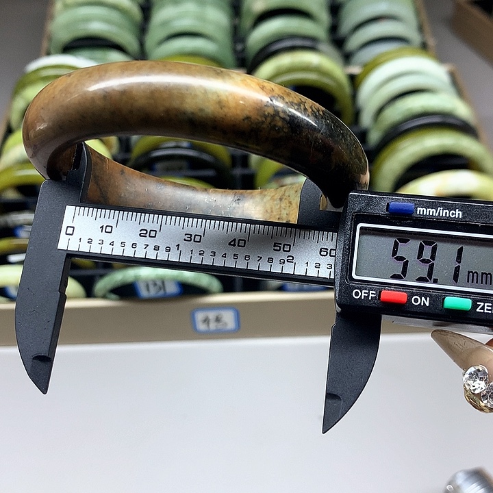 未镶嵌蛇纹石玉手镯147