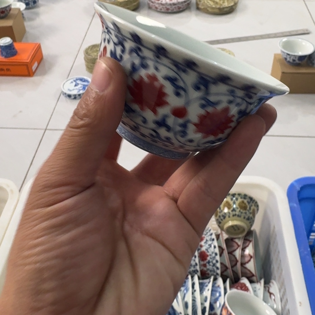 陶摆件釉里红缠枝莲主人压手杯