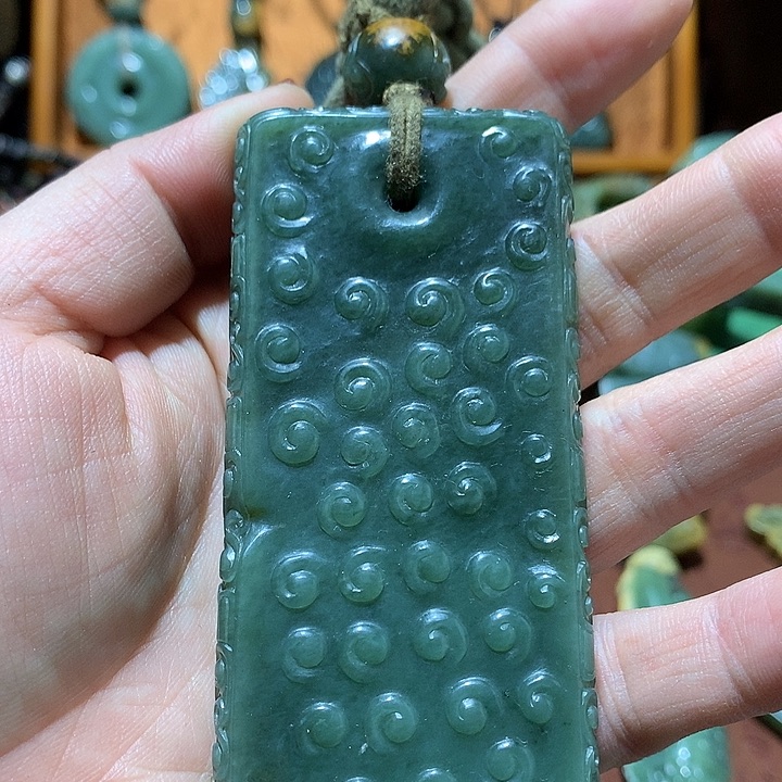 未镶嵌岫岩河磨玉（透闪石质玉）挂件