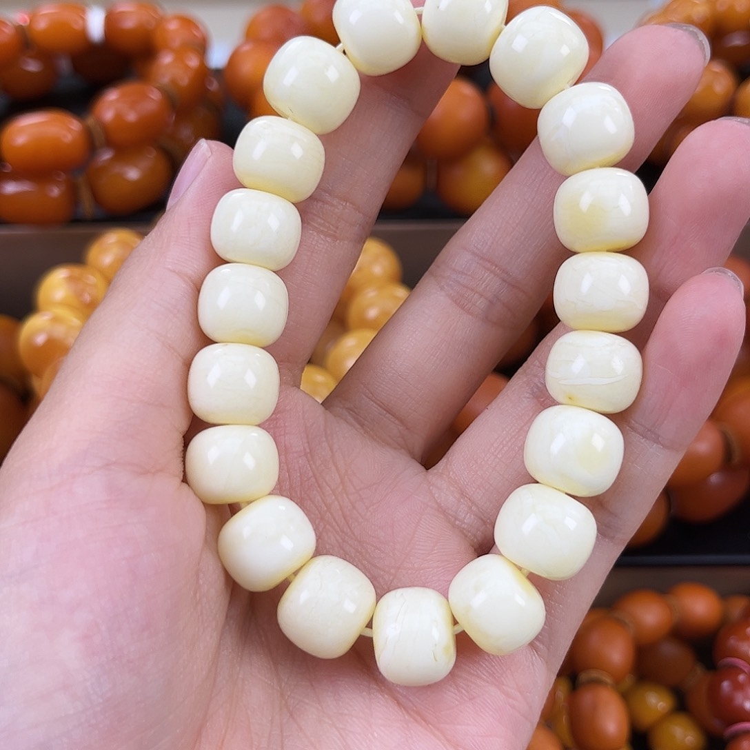 琥珀颈饰未镶嵌蜜蜡