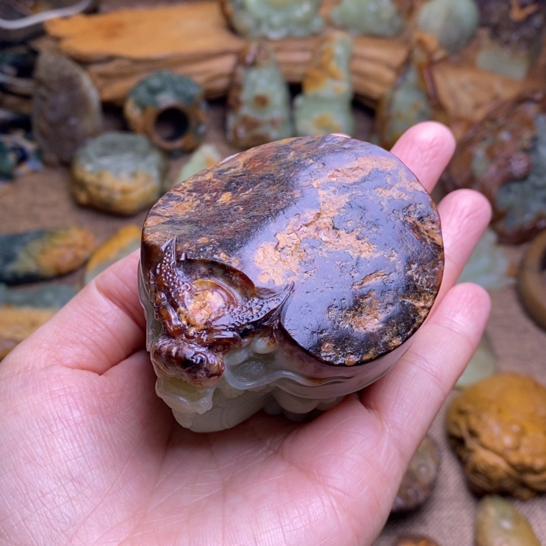 上***乐岫岩河磨玉（透闪石质玉）未镶嵌把件