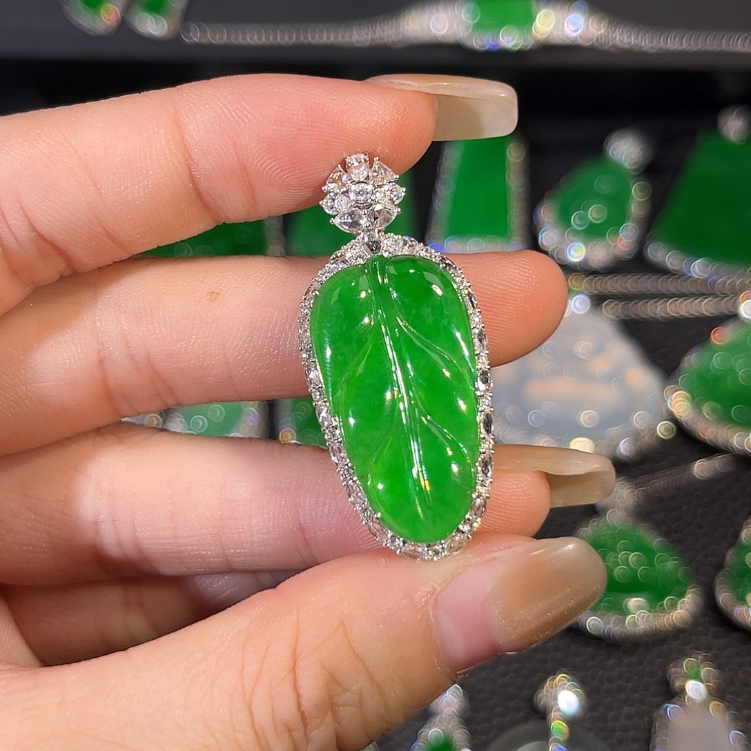 翡翠18K金镶嵌吊坠(不含链)叶子吊坠