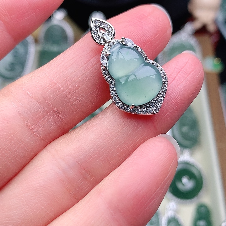 颈饰未镶嵌翡翠吊坠