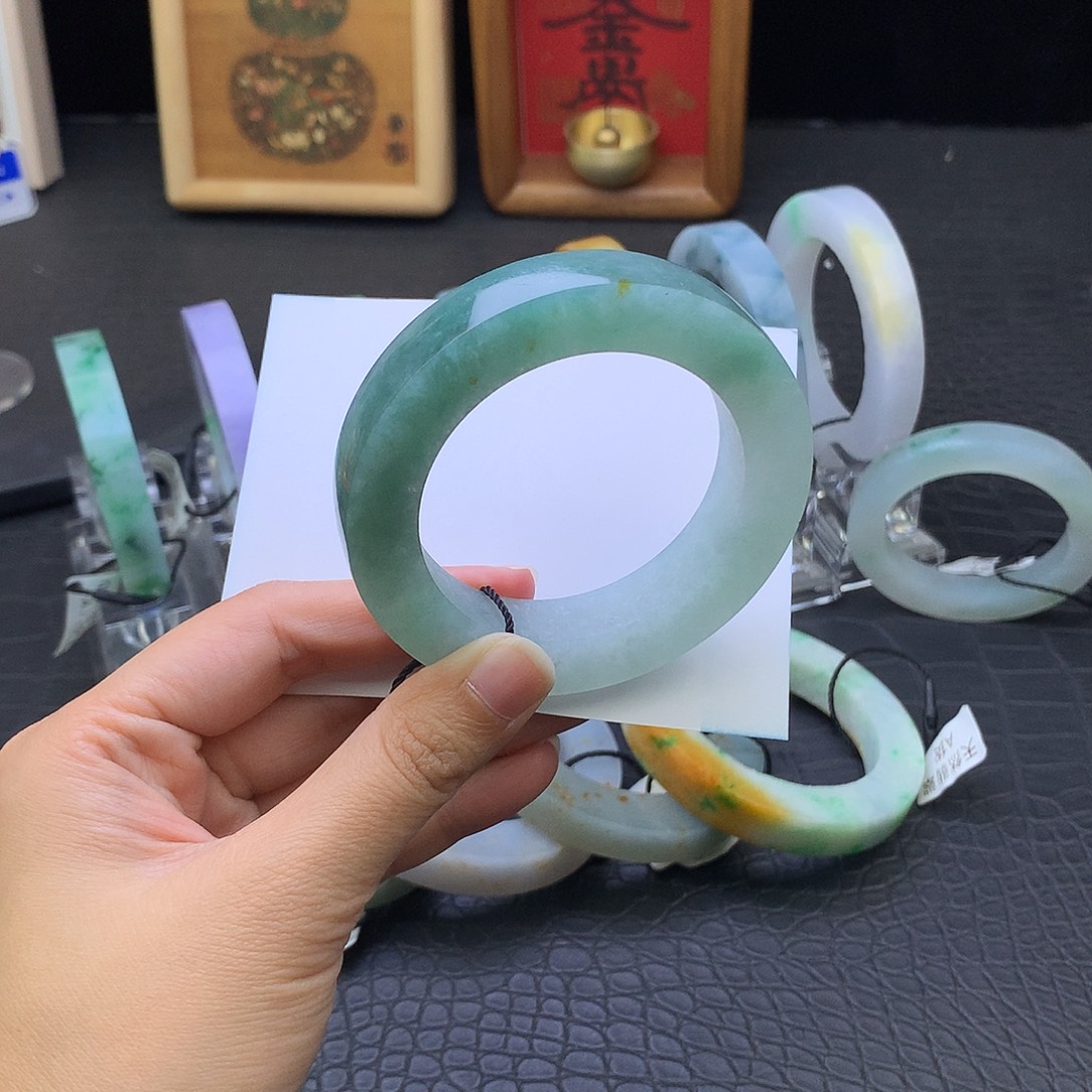 定制翡翠未镶嵌翡翠手镯