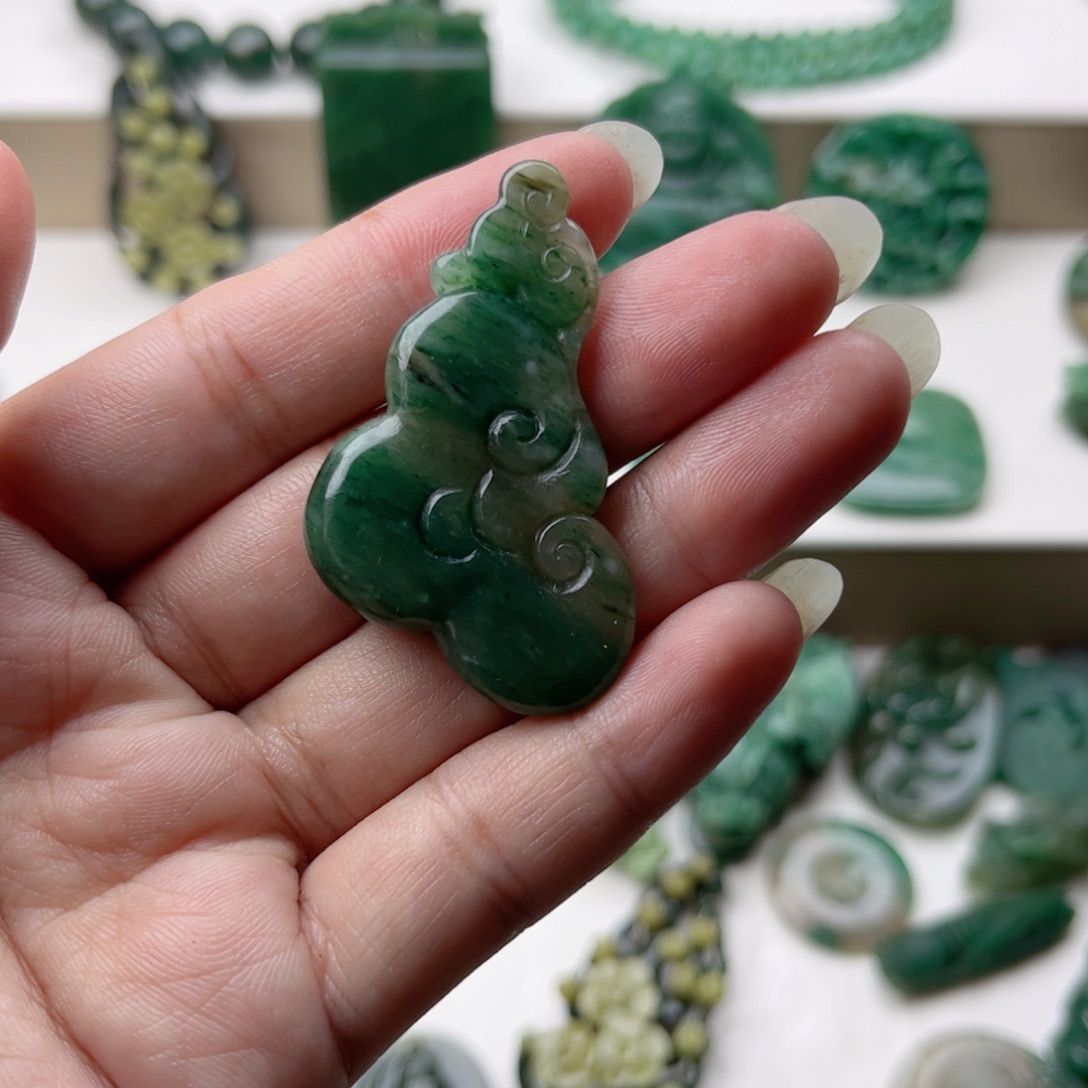 独山玉未镶嵌挂件