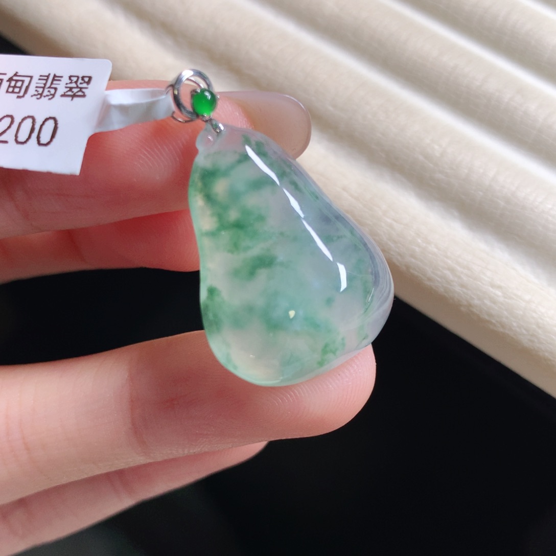 翡翠颈饰18K金镶嵌瓜