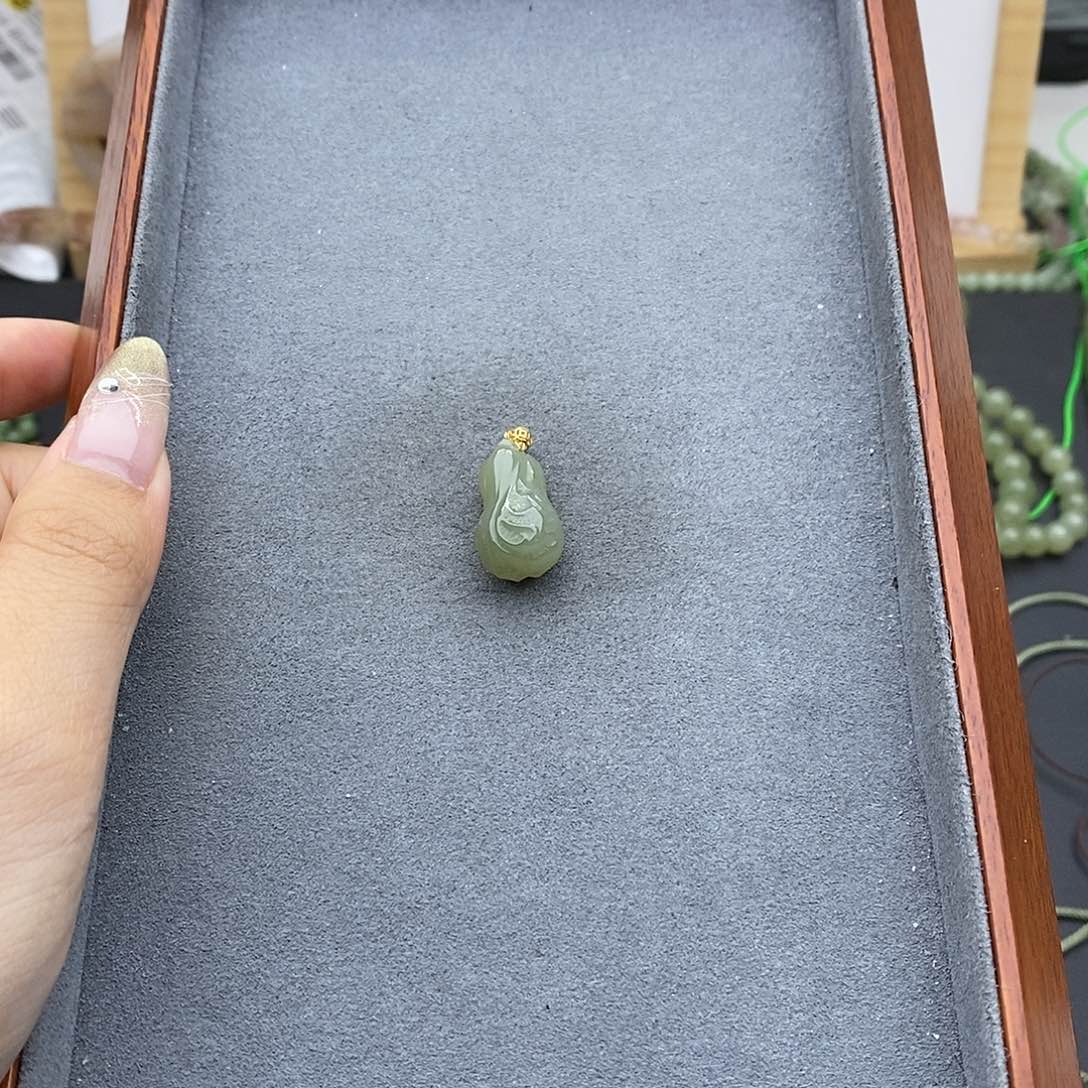 和田玉吊坠(不含链)18K金镶嵌