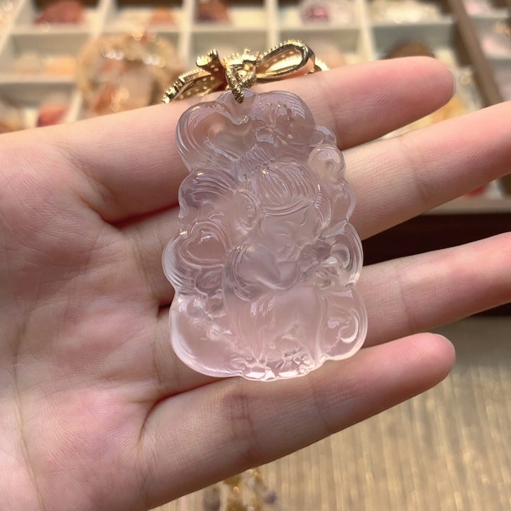 未镶嵌吊坠(赠链)水晶V*