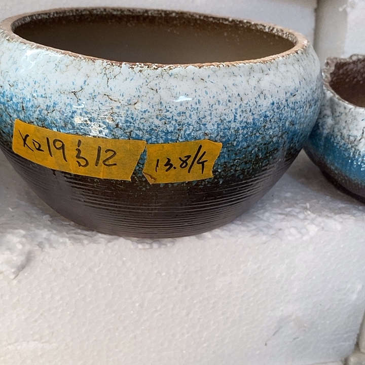 陶瓷花盆有孔 瑕疵介意勿拍 