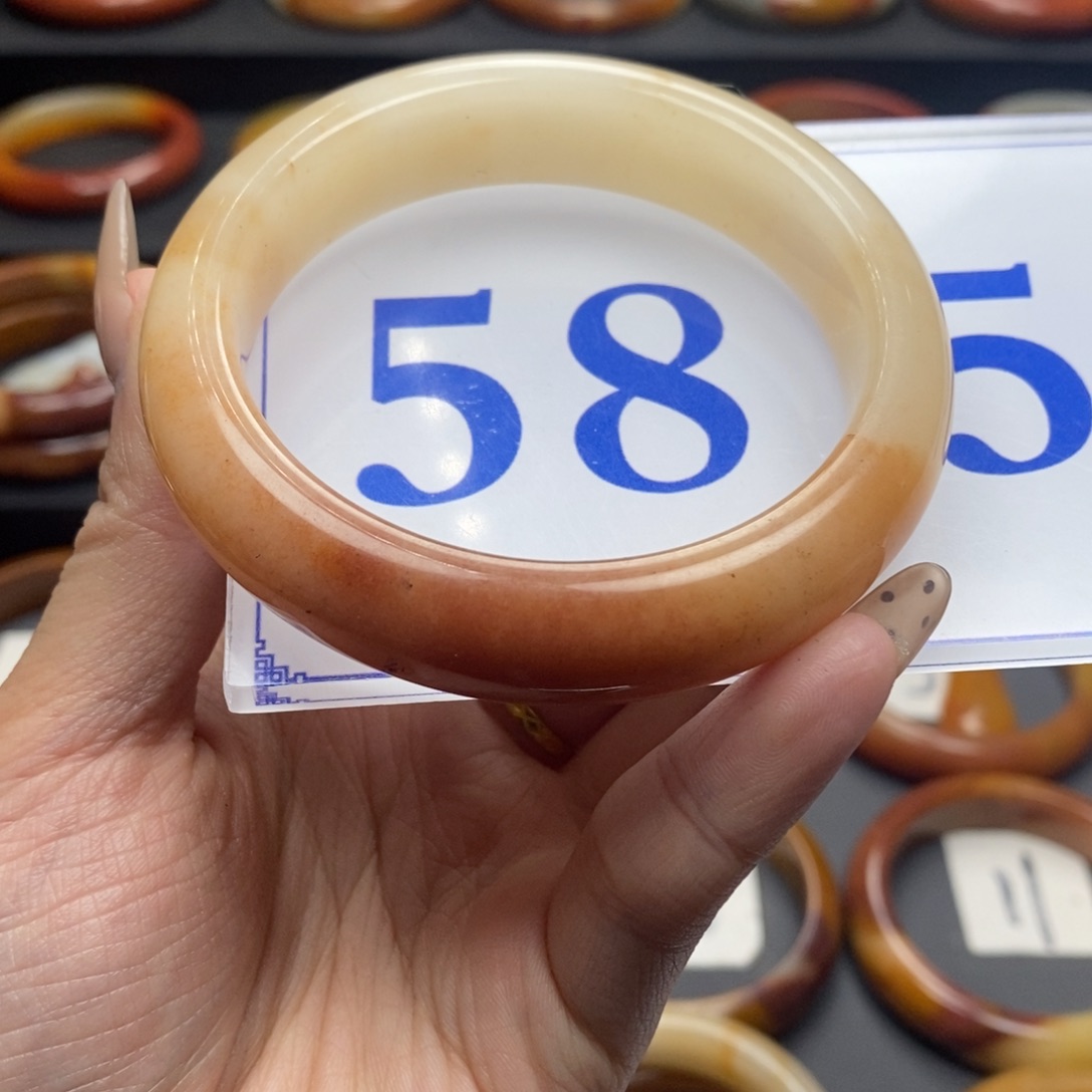 石英质玉（黄龙玉）手镯未镶嵌