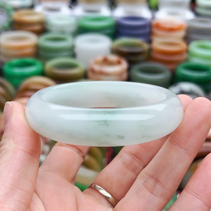 未镶嵌手镯（圆镯）石英质玉