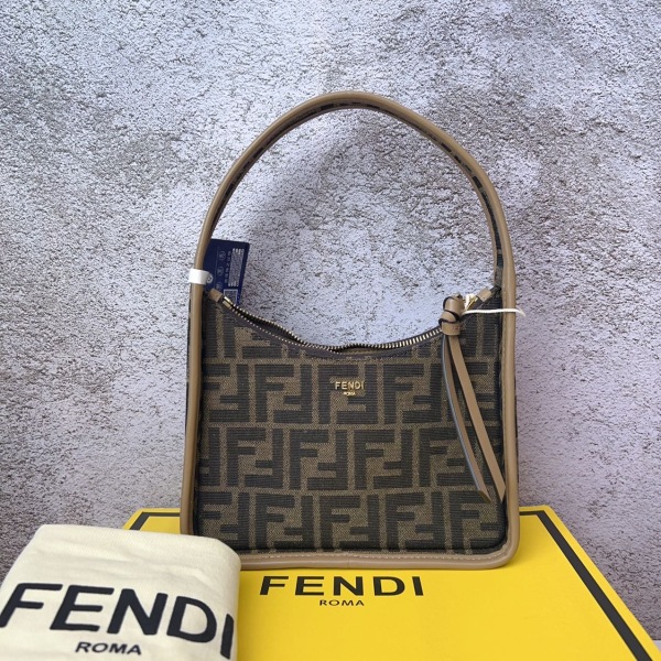 95新/芬迪/包包/市场价12200/250610CZ0017