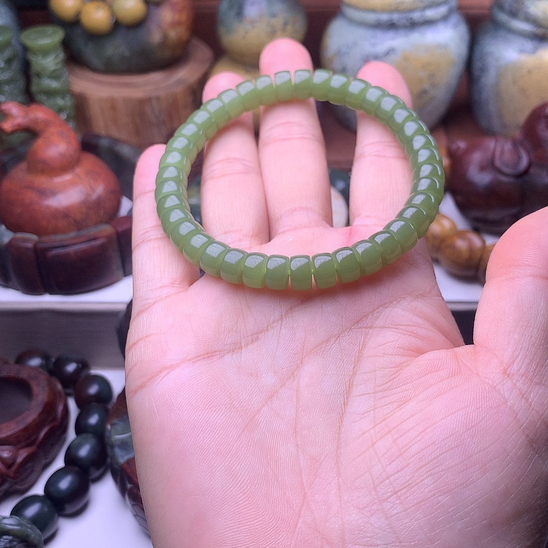 滋***華岫岩老玉（透闪石质玉）未镶嵌手链