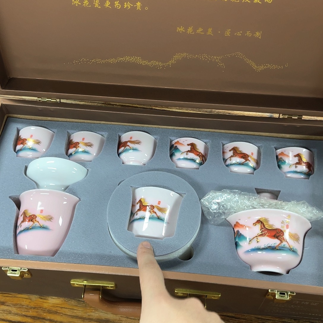 孤品茶具套装等。         