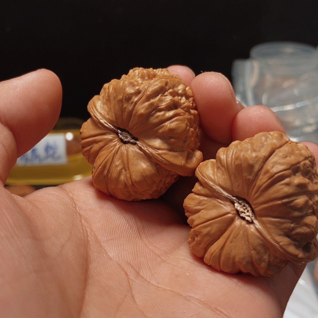 文玩核桃吊坠是****?南瓜