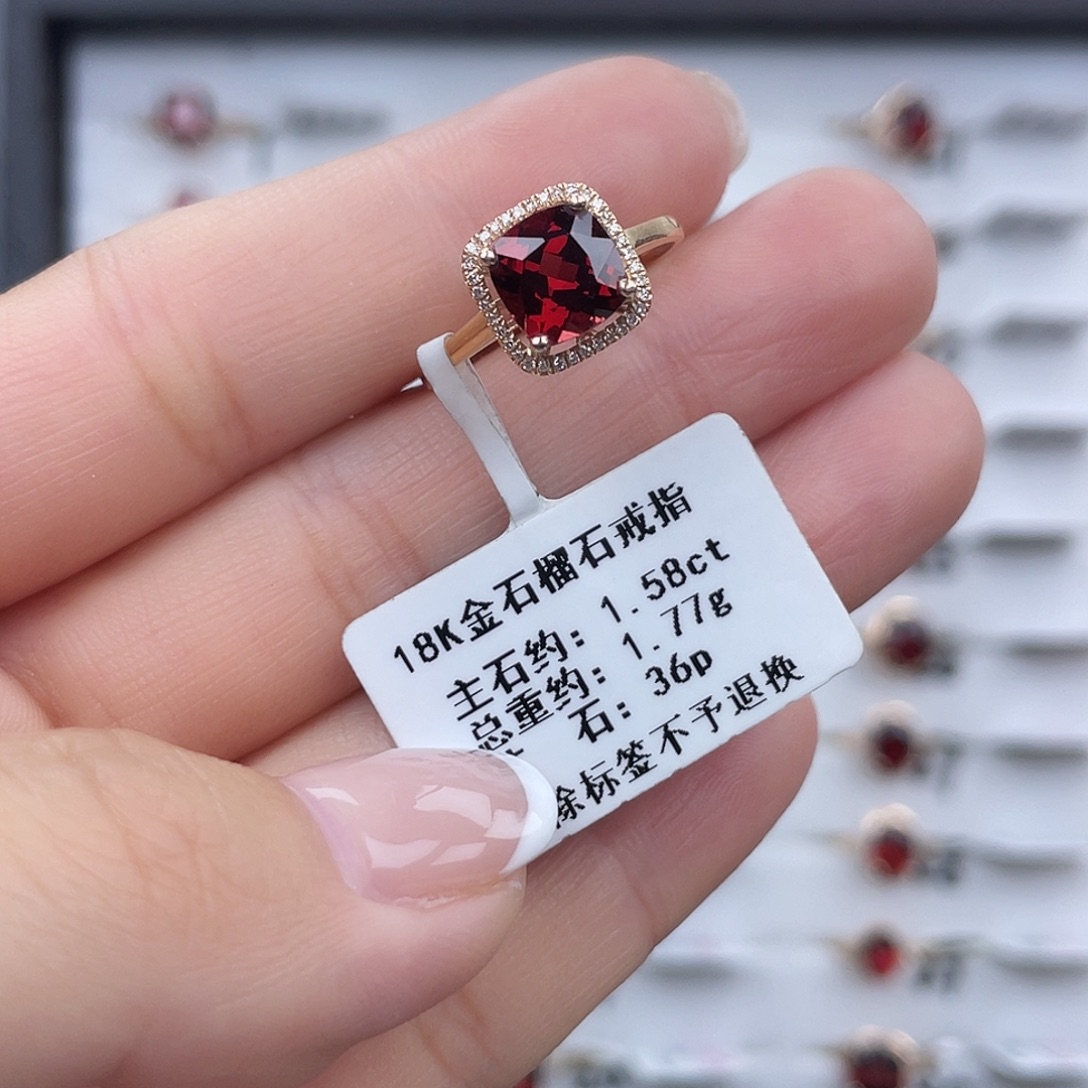 戒指18K金镶嵌石榴石