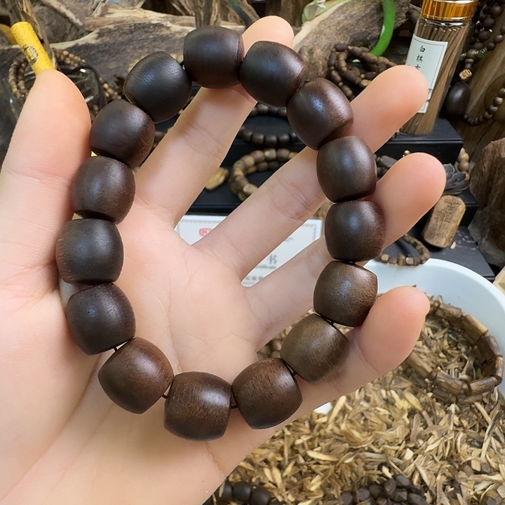 滨***司沉香沉香碎屑红土奇1.4大32克➕沉香碎屑多样性