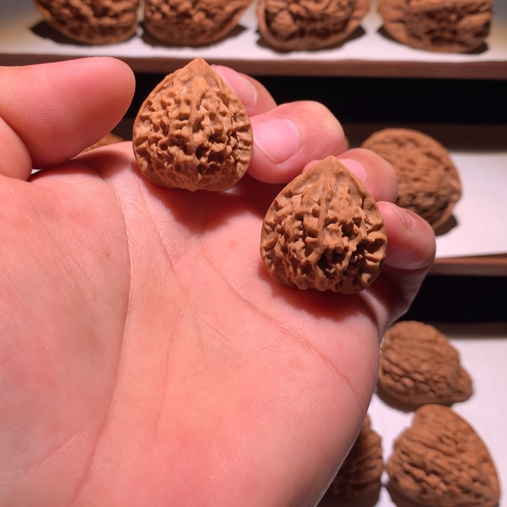 文玩核桃吊坠金山