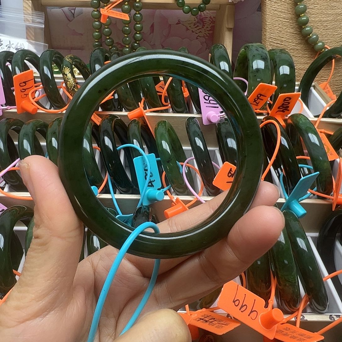 和田玉未镶嵌手镯