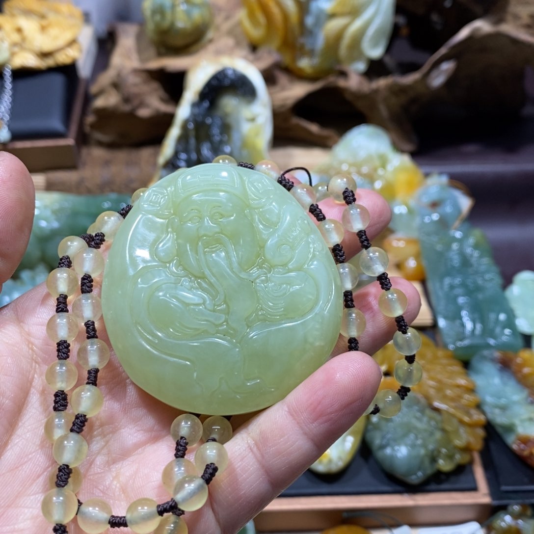 蛇纹石玉颈饰未镶嵌