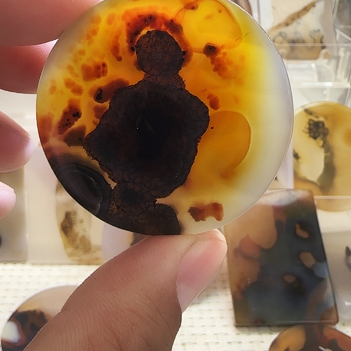 玛瑙/玉髓未镶嵌珠宝奇石