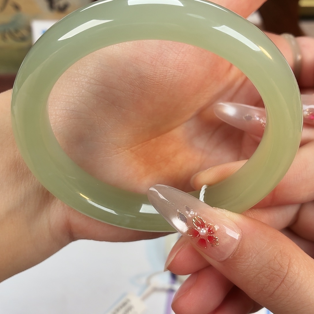 和田玉未镶嵌手镯