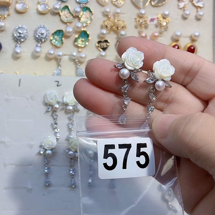 妞***妞淡水珍珠合金耳饰