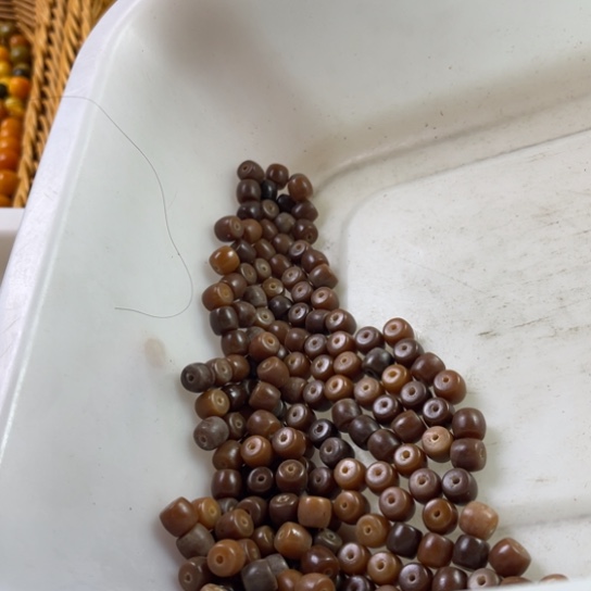 吊坠白玉菩提8深咖直切180颗