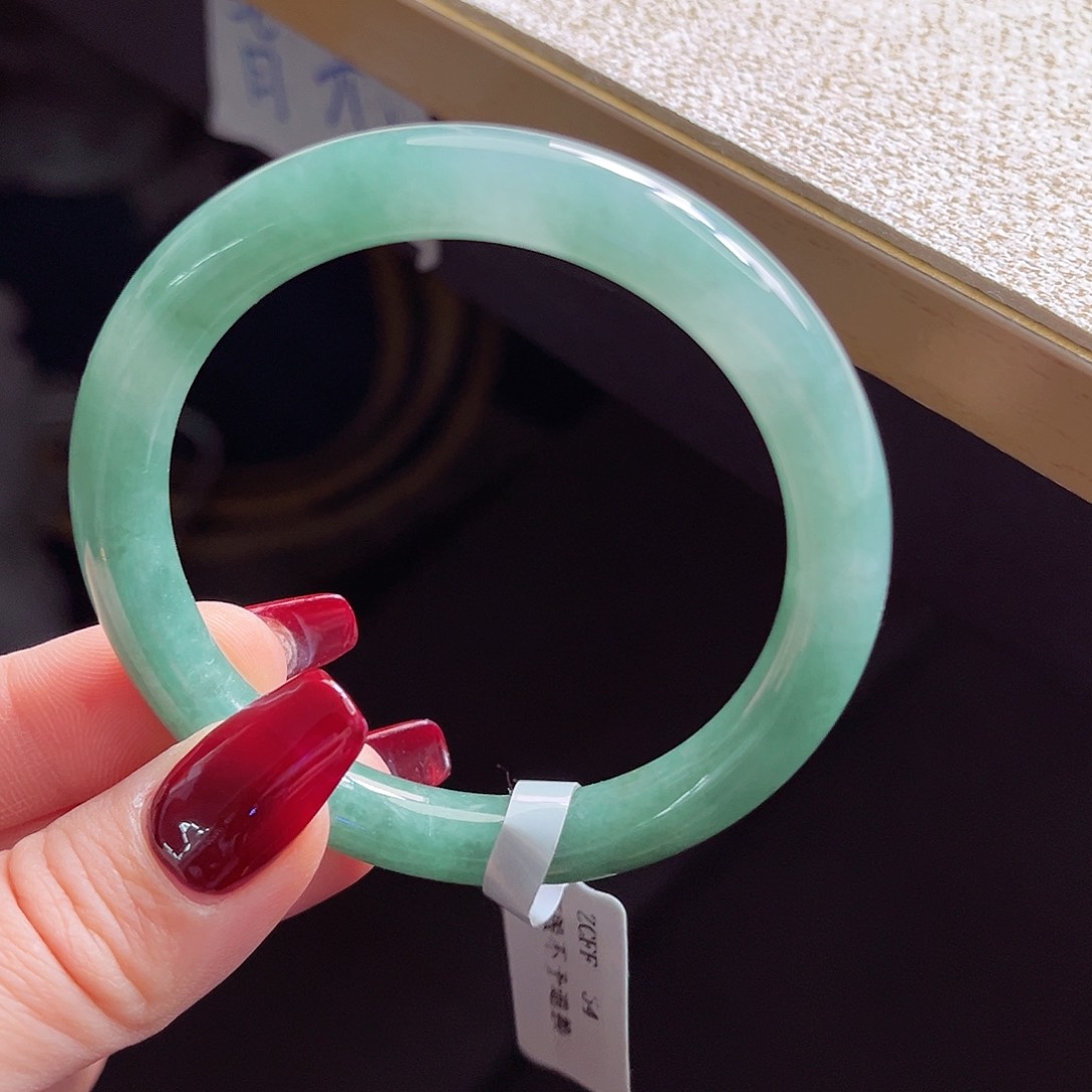 翡翠手镯未镶嵌手镯