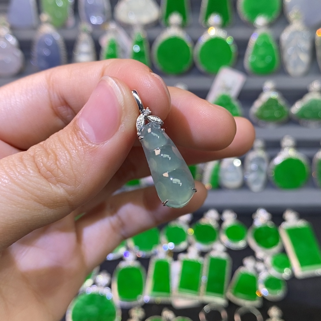 翡翠吊坠(不含链)18K金镶嵌