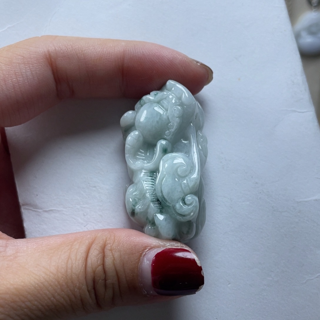 翡翠颈饰未镶嵌貔貅微瑕介意勿拍