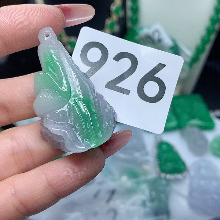 翡翠吊坠(赠链)未镶嵌