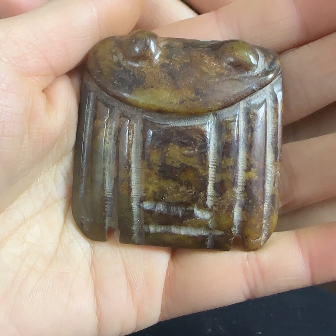 透闪石质玉挂件未镶嵌