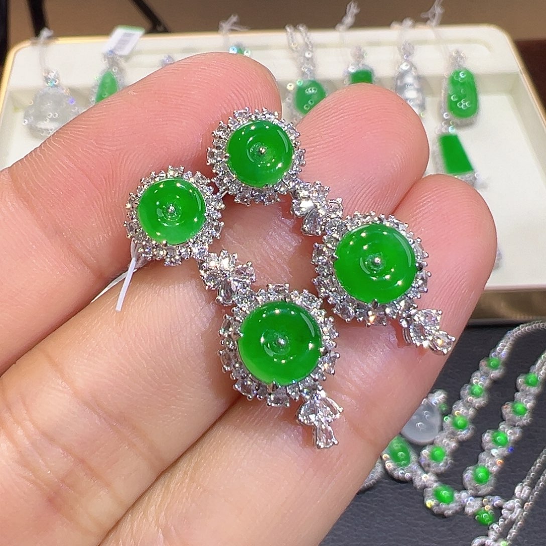 翡翠18K金镶嵌耳饰