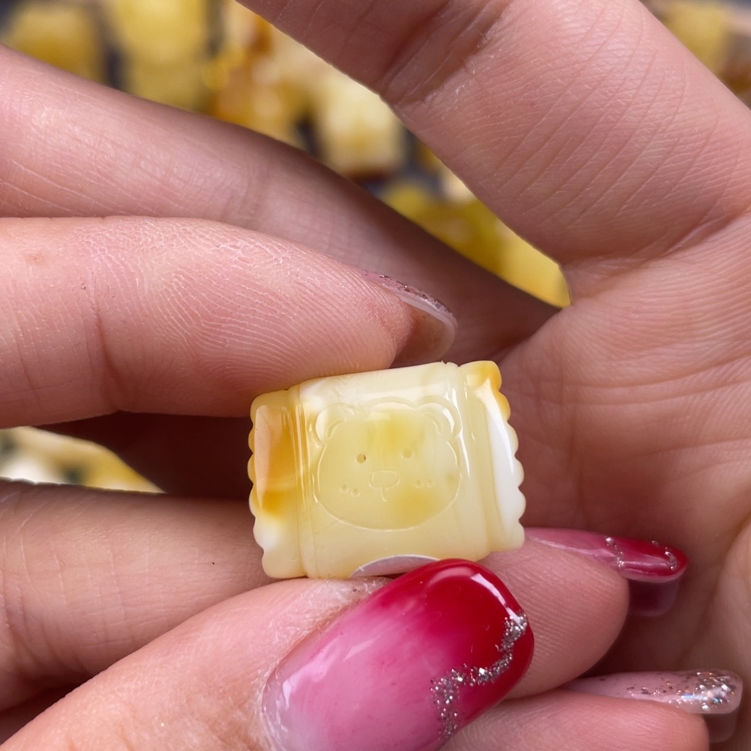 琥珀裸石未镶嵌蜜蜡