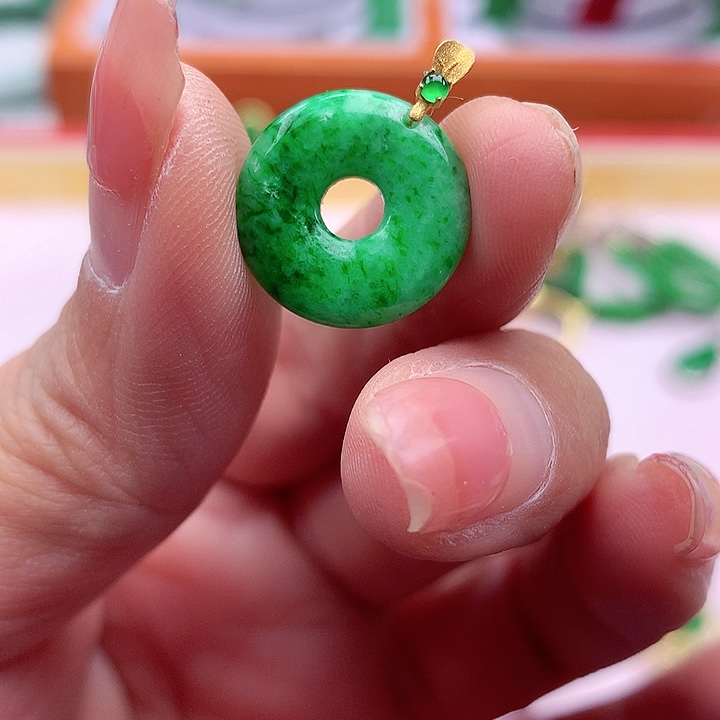 翡翠颈饰18K金镶嵌翡翠