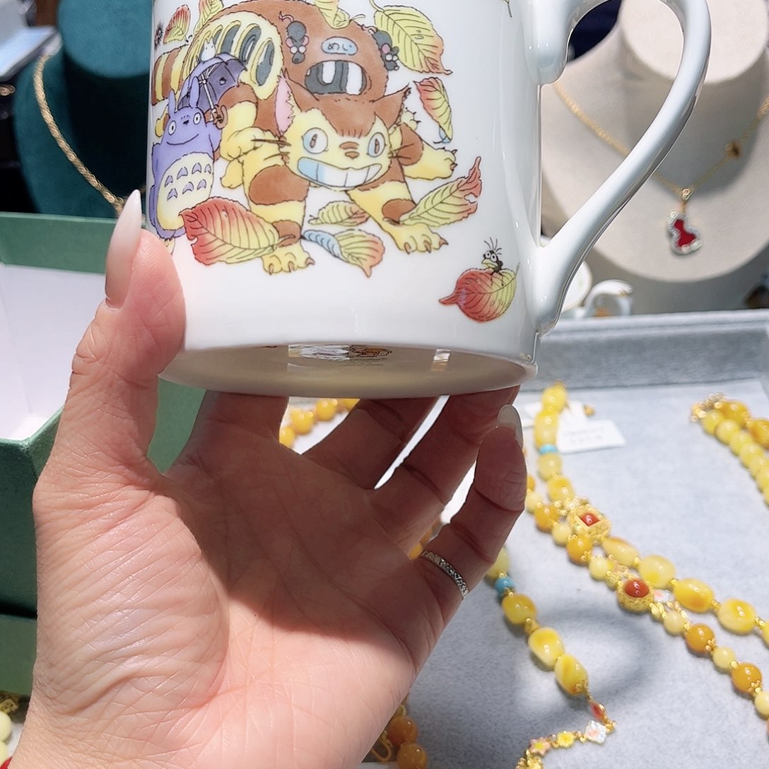 瓷片兔兔图图与兔兔图图。yututu