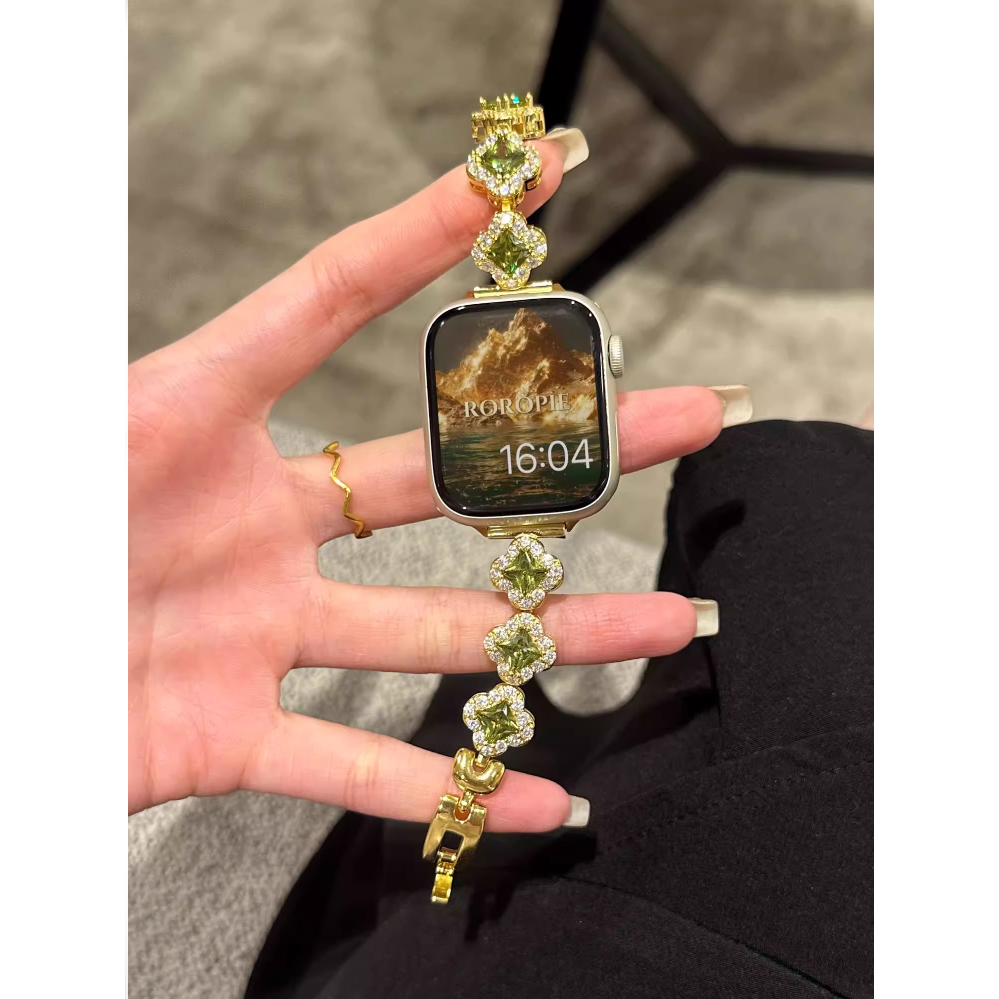 uhada适用applewatch表带新款金属苹果手表表带时尚四叶草满钻