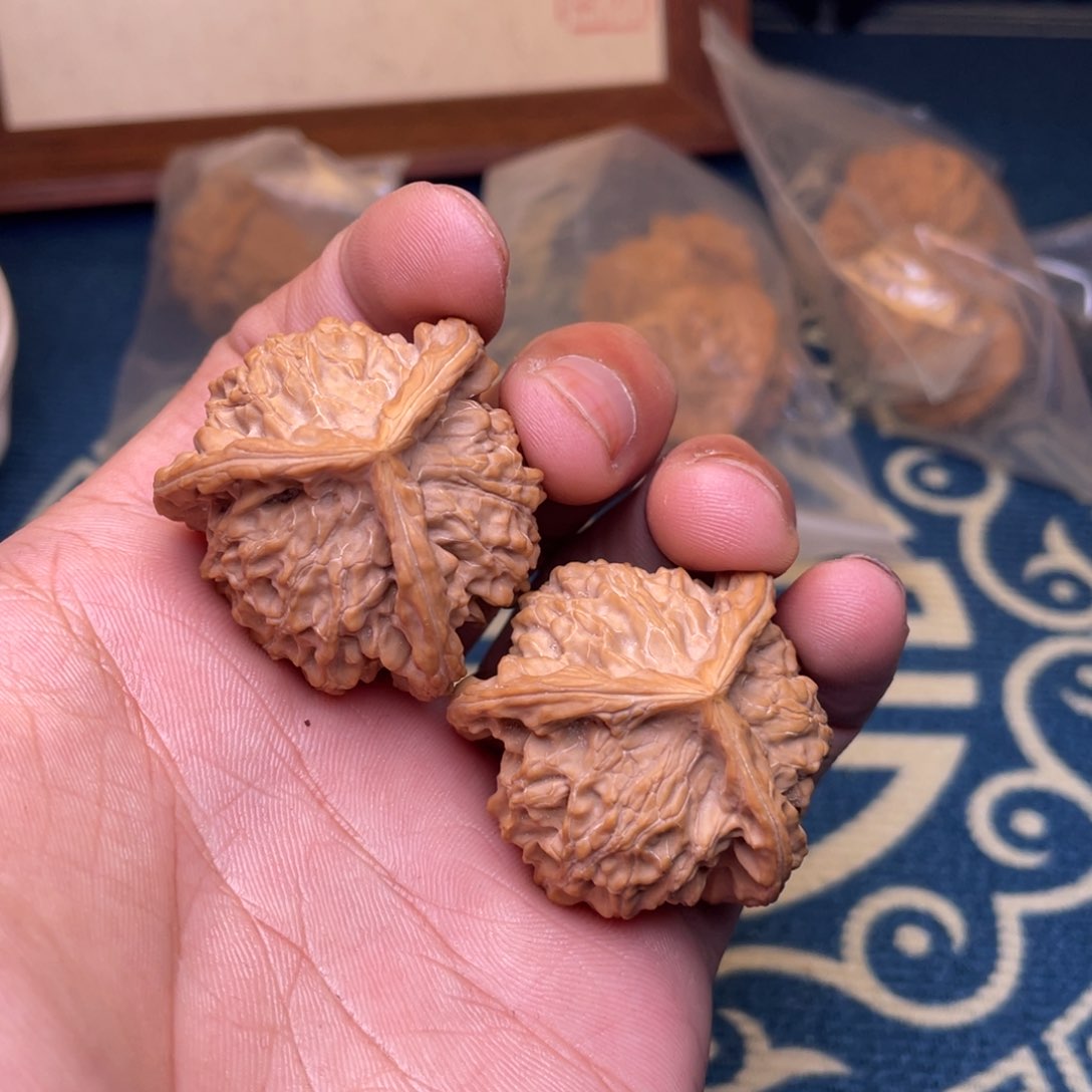 文玩核桃把件青*盘山