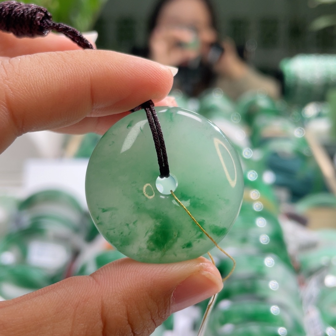 石英质玉颈饰未镶嵌