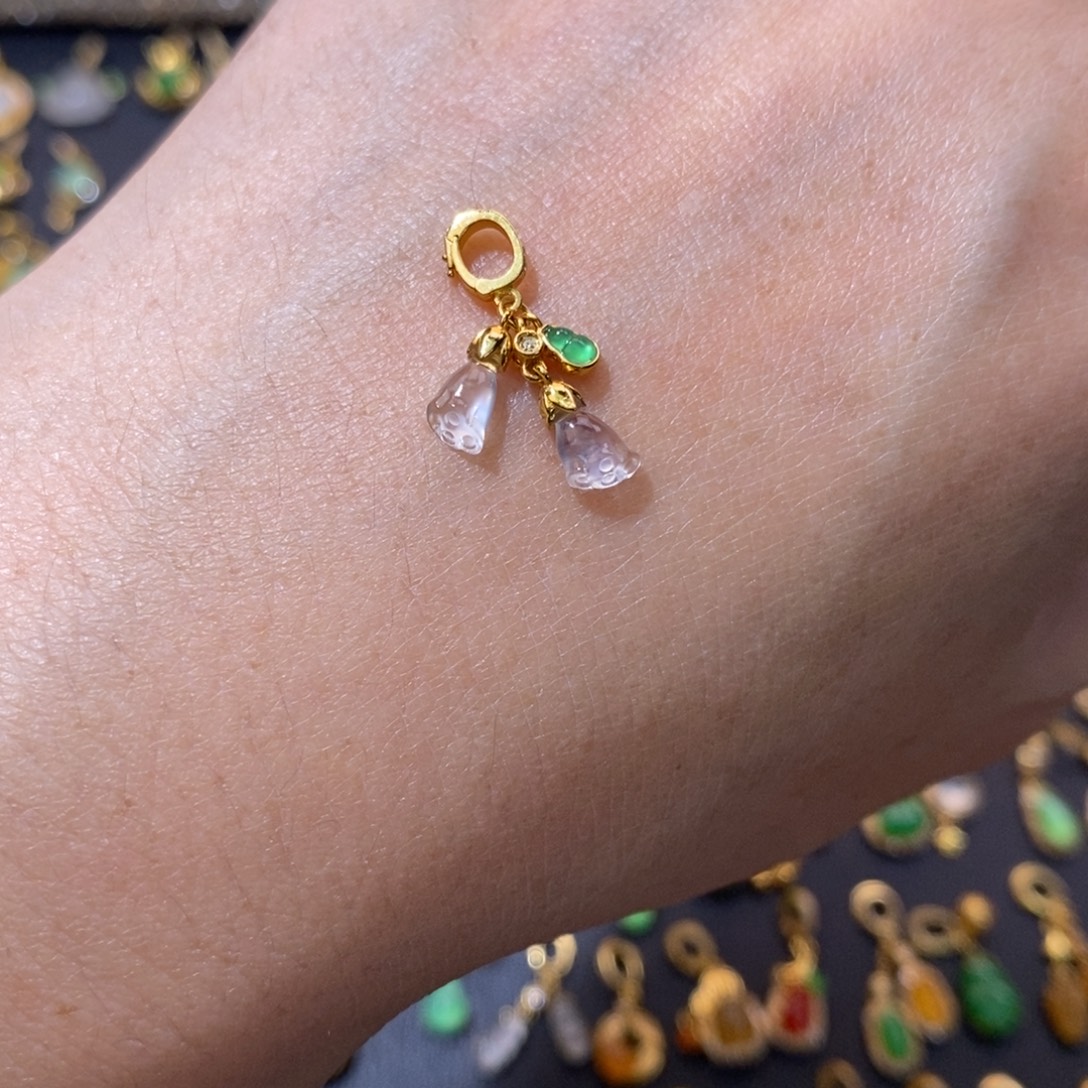 ****翡翠18K金镶嵌颈饰翡翠