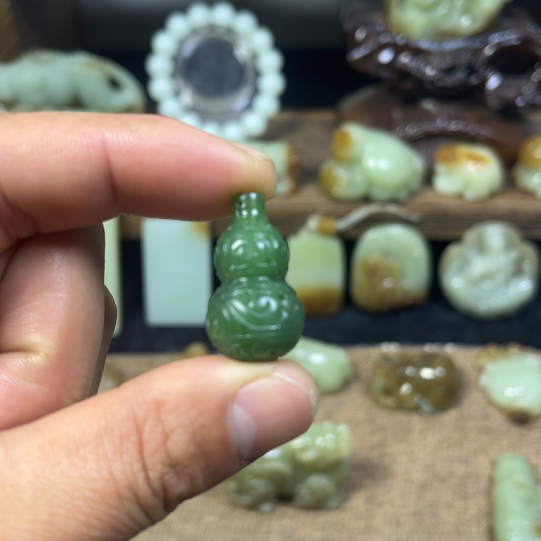 和田玉未镶嵌挂件