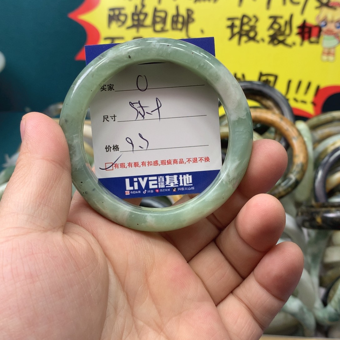 蛇纹石玉手镯未镶嵌吃****壳