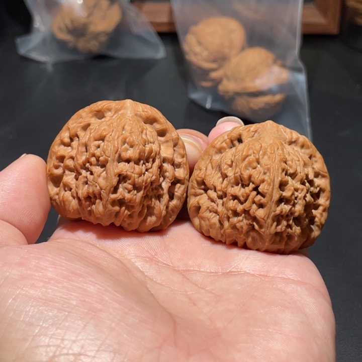 文玩核桃吊坠42正尖南疆石