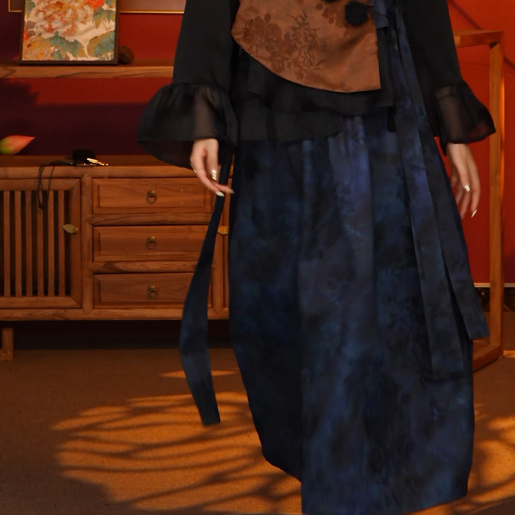 【日月镜】Q2251藏蓝色拼接棕黄色提花油丝工艺花苞裙