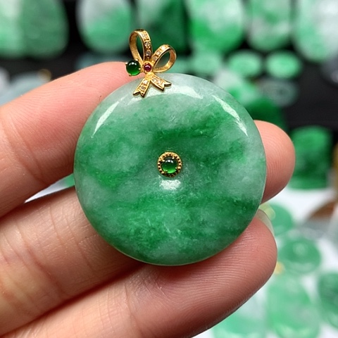 翡翠吊坠(不含链)18K金镶嵌坚**心