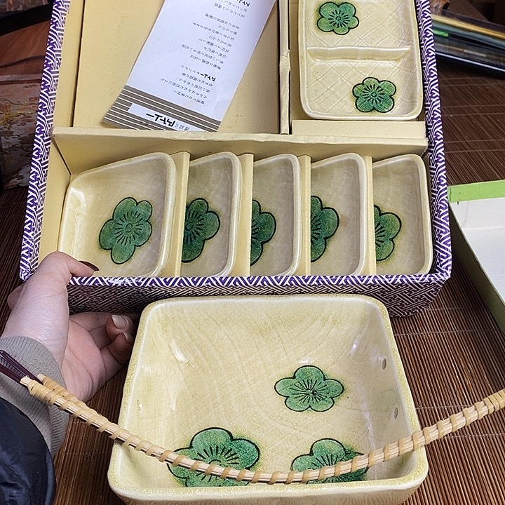 瓷器木器铜铁器木粉花瓶