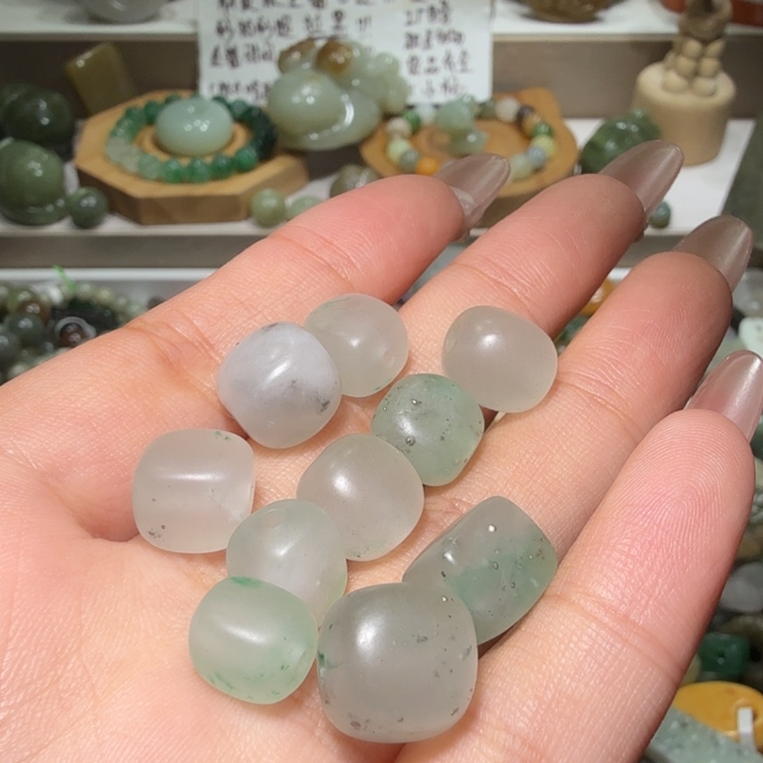 和田玉未镶嵌珠宝奇石