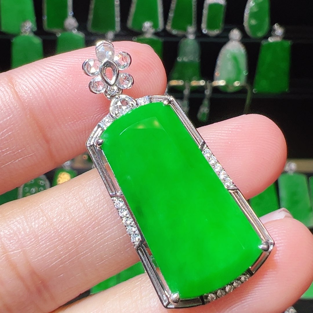 翡翠吊坠(不含链)18K金镶嵌