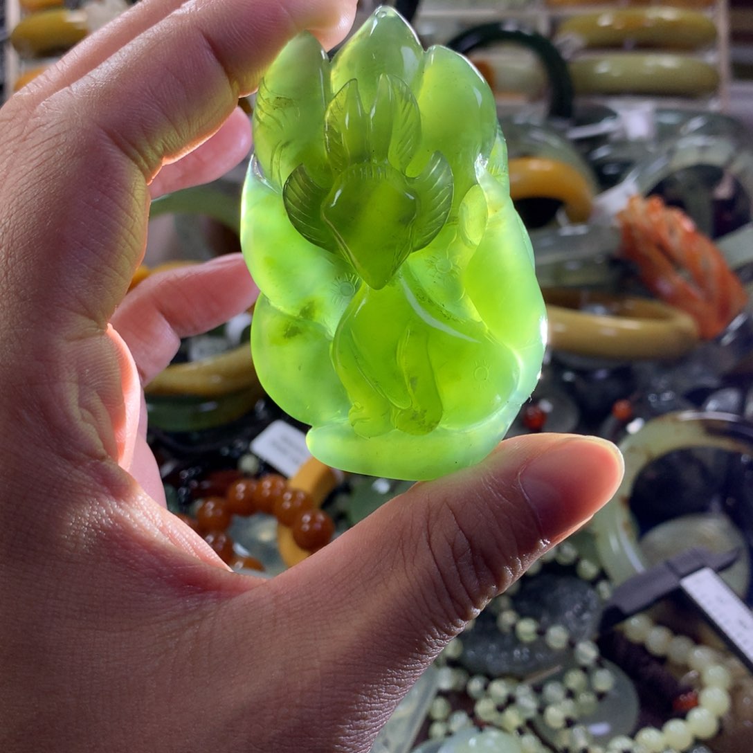 蛇纹石玉颈饰未镶嵌